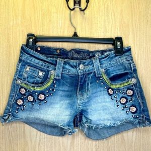 Miss Me Flower Decorated Shorts